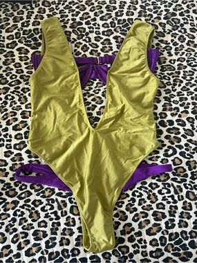 SAME los angeles Colorblock Olive Green & Purple V-Neck One-Piece Swimsuit